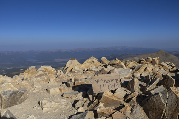 Summit above 14,000 ft